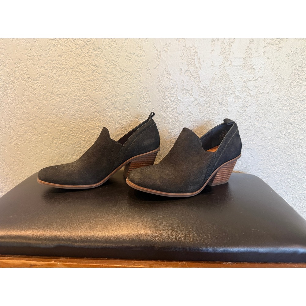 Lucky Brand Bashti Black Suede V-Cut Ankle Booties Block Heel Size 6M / 36.5